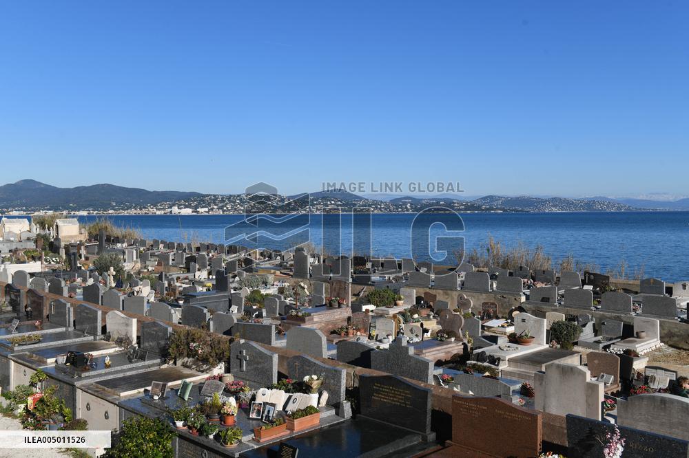 Sailors Cemetery Illustration Ahead Of Brigitte Bardot Burial - Saint Tropez