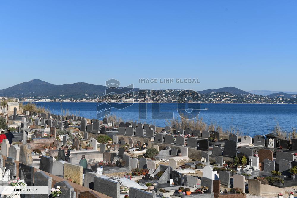 Sailors Cemetery Illustration Ahead Of Brigitte Bardot Burial - Saint Tropez