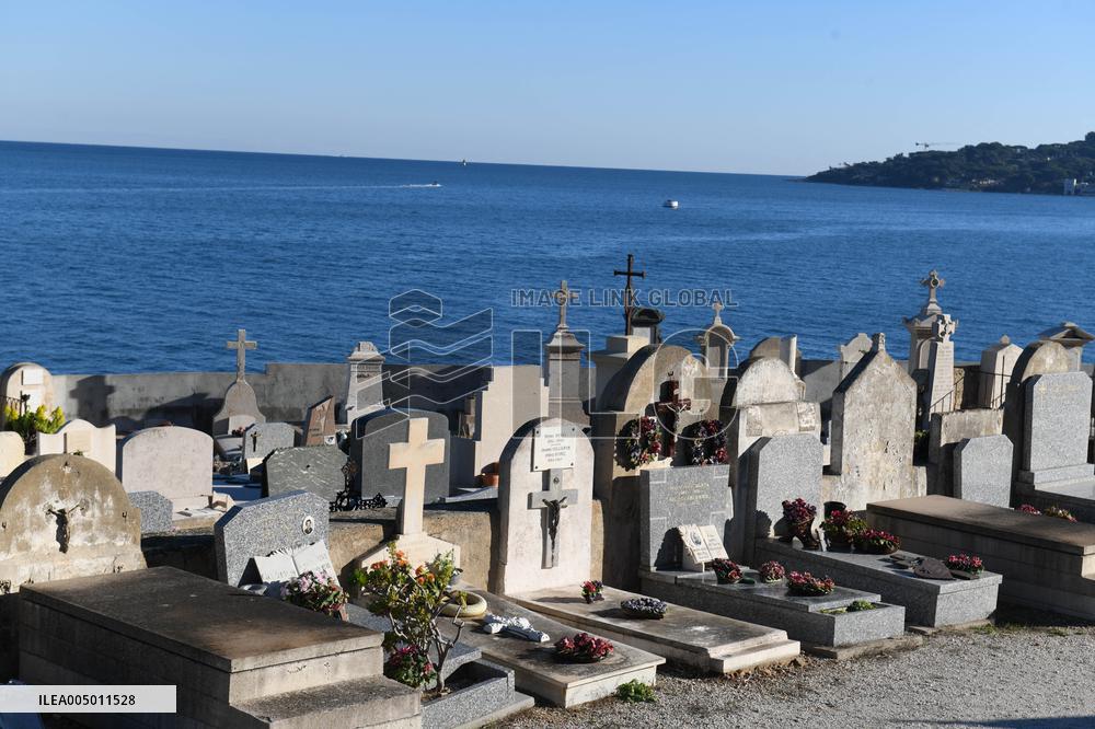 Sailors Cemetery Illustration Ahead Of Brigitte Bardot Burial - Saint Tropez