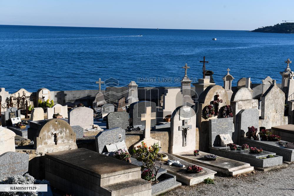 Sailors Cemetery Illustration Ahead Of Brigitte Bardot Burial - Saint Tropez