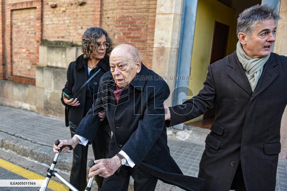 Jordi Pujol Attends Funeral of Carles Vilarrubi - Barcelona