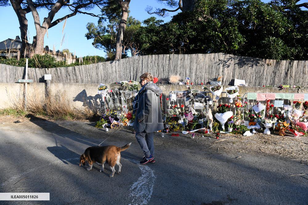 Hommage To Brigitte Bardot Outside Her House - Saint Tropez