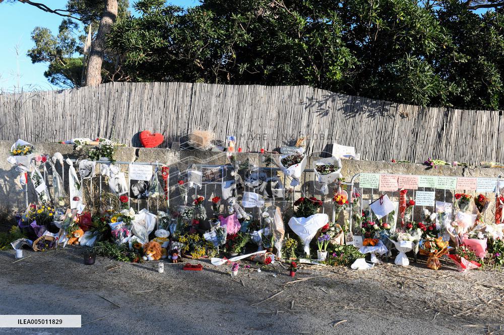 Hommage To Brigitte Bardot Outside Her House - Saint Tropez