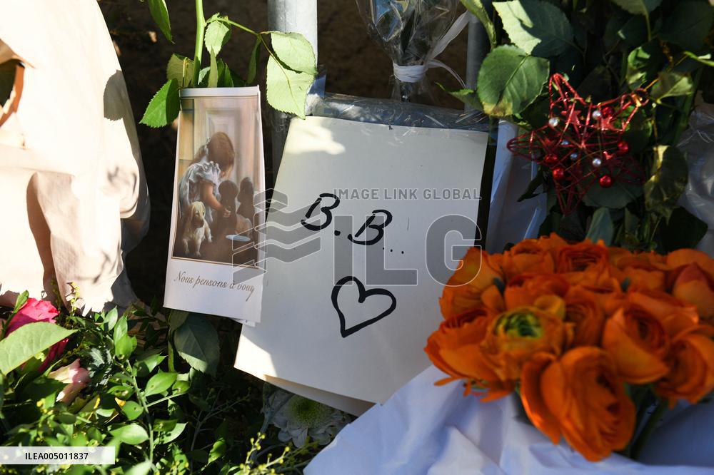 Hommage To Brigitte Bardot Outside Her House - Saint Tropez