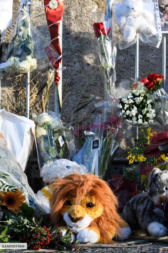 Hommage To Brigitte Bardot Outside Her House - Saint Tropez
