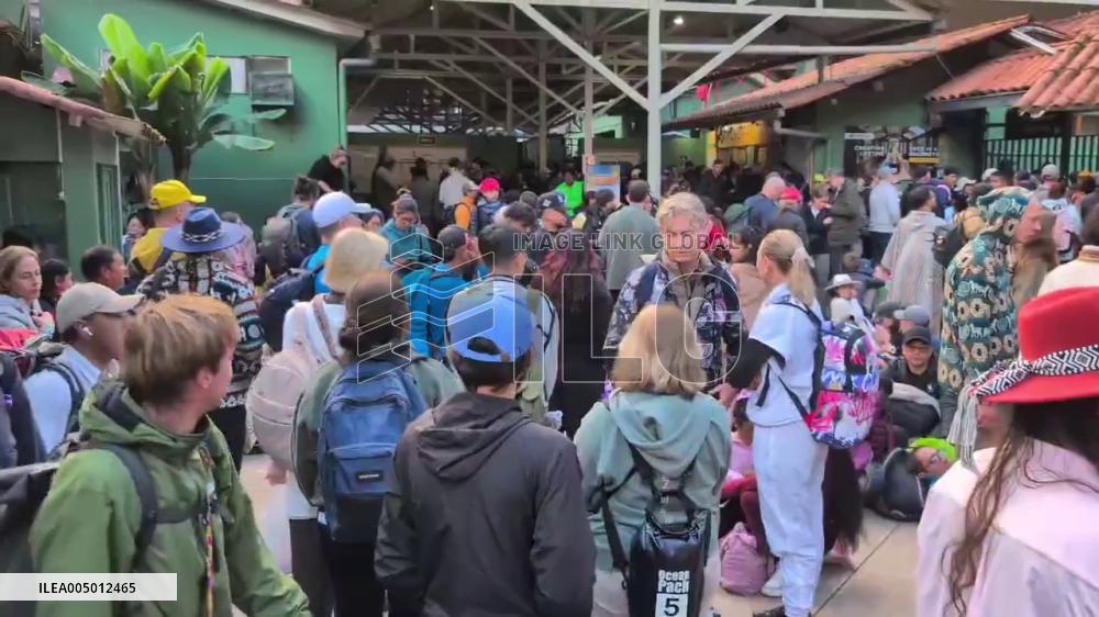 Peru: Train Crash Leaves Passengers Stranded at Aguas Calientes Station