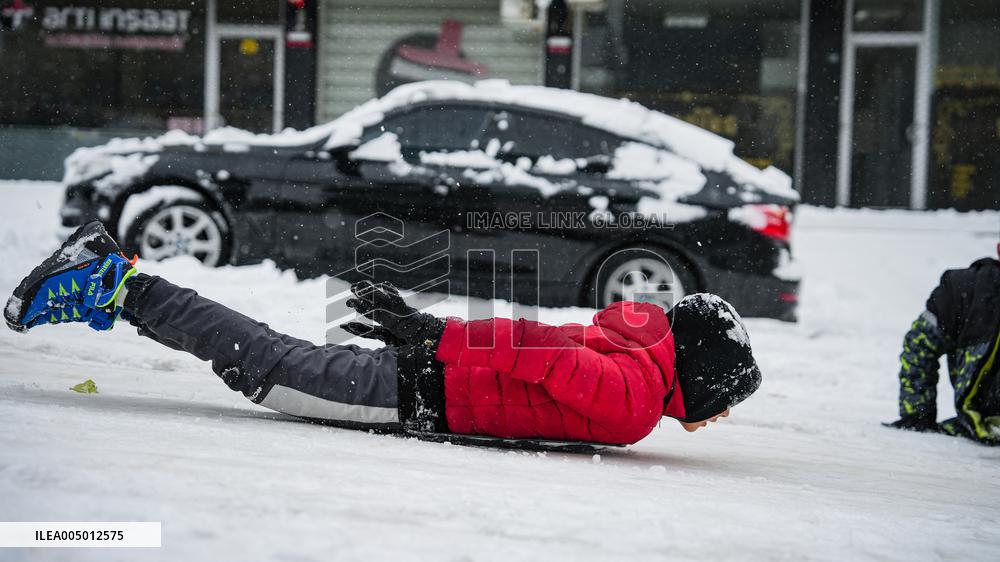 Children and Families Enjoy Snowfall in Gaziantep