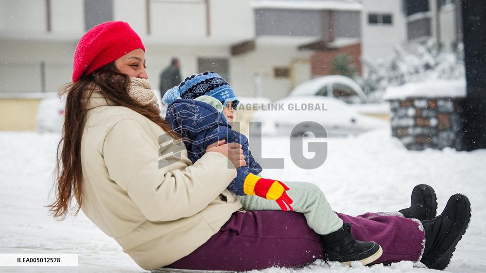 Children and Families Enjoy Snowfall in Gaziantep