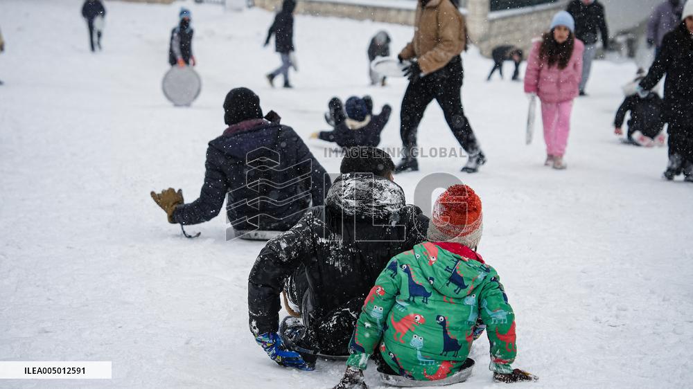Children and Families Enjoy Snowfall in Gaziantep