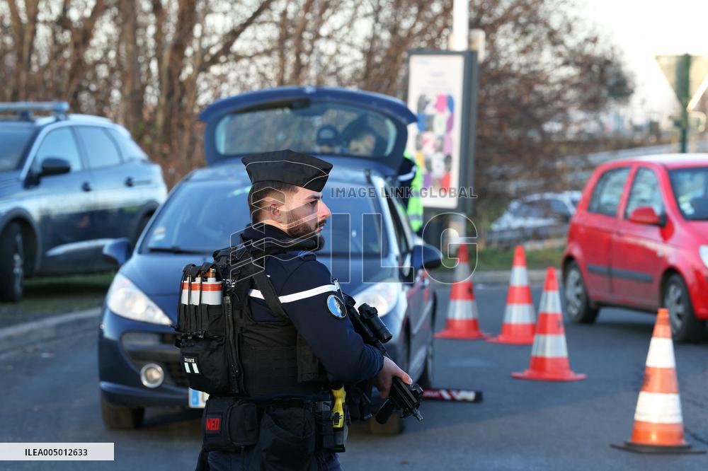 French Interior Minister At the Presentation of A Security Procedure Before New Year's Eve - Domont
