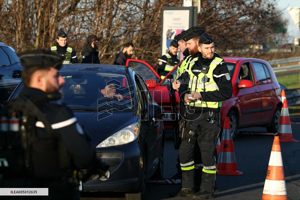 French Interior Minister At the Presentation of A Security Procedure Before New Year's Eve - Domont