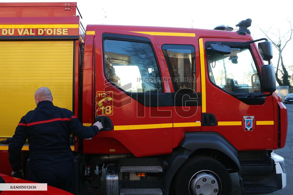 French Interior Minister At the Presentation of A Security Procedure Before New Year's Eve - Domont