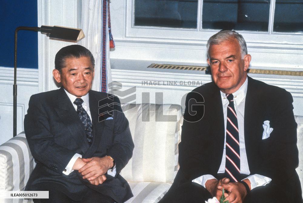 PM Takeshita of Japan Meets Leader Foley