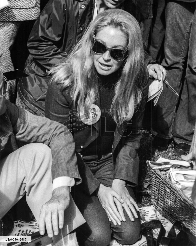 Joan Kennedy Attends Shriver Fund Raiser