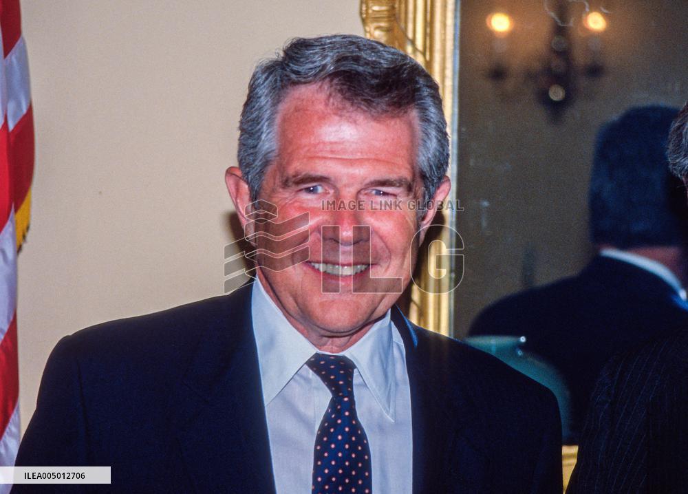 Bob Dole Meets Pat Robertson