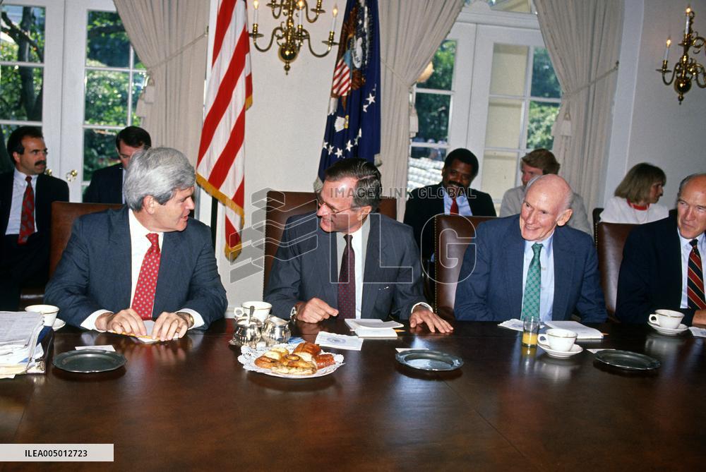Bush Meets Bipartisan Congressional Leaders