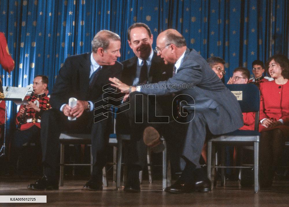 Bush Speaks to Senior US Government Employees