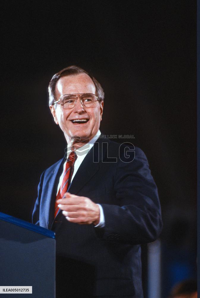 Bush Speaks to Senior US Government Employees