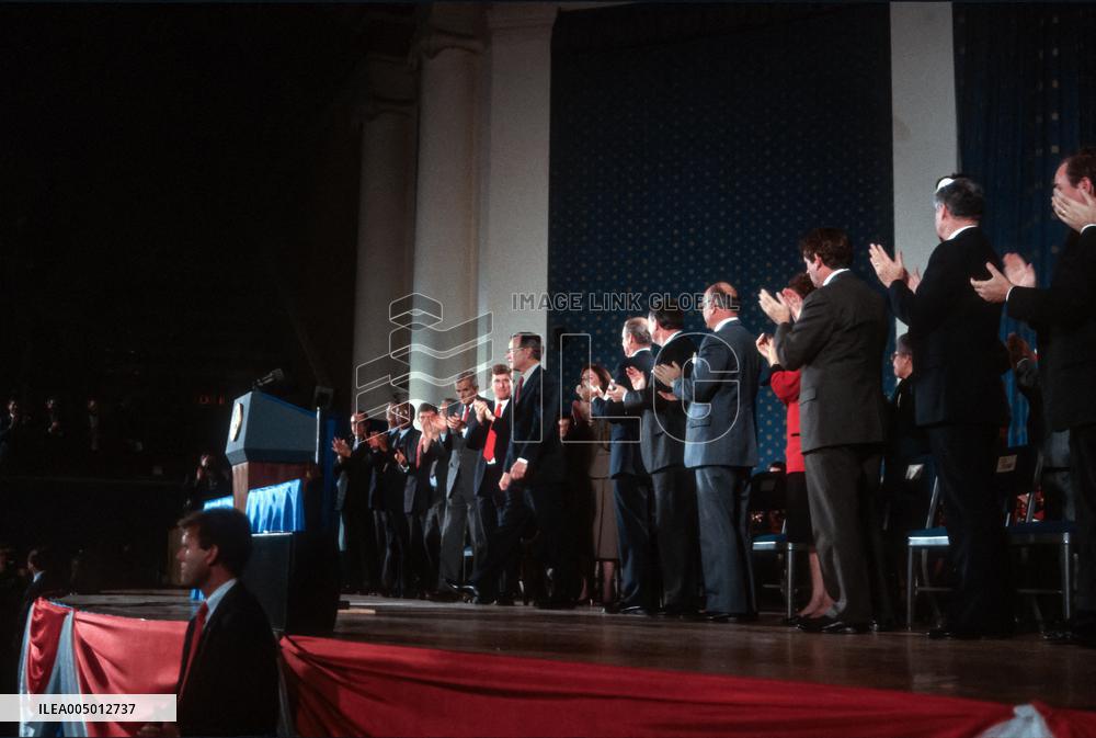 Bush Speaks to Senior US Government Employees