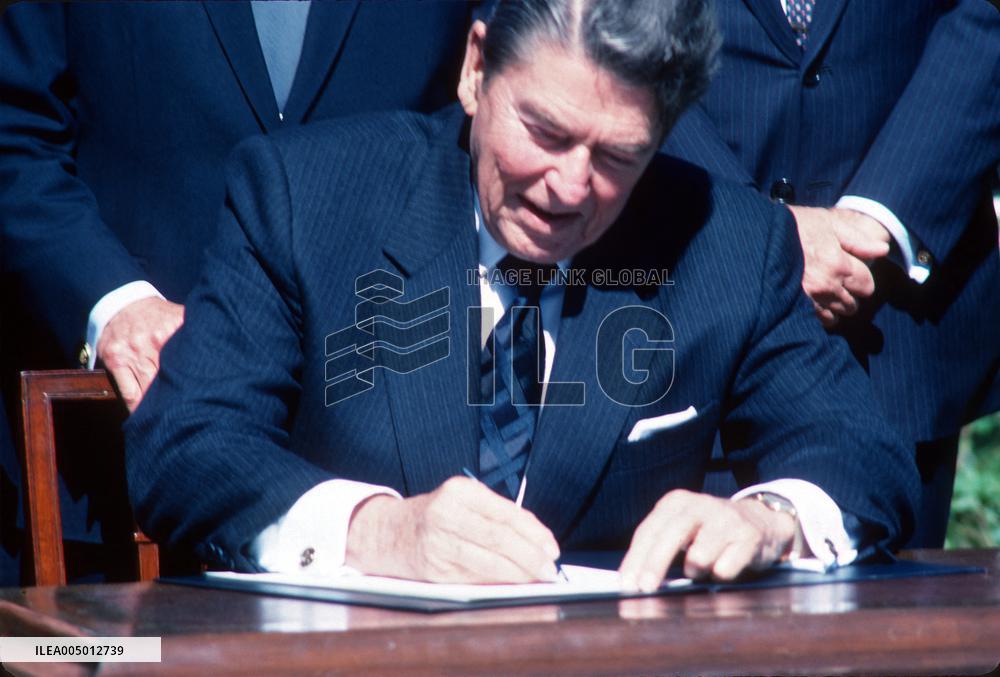 Reagan Signs Proclamation 5719 Honoring German-American Day 1987