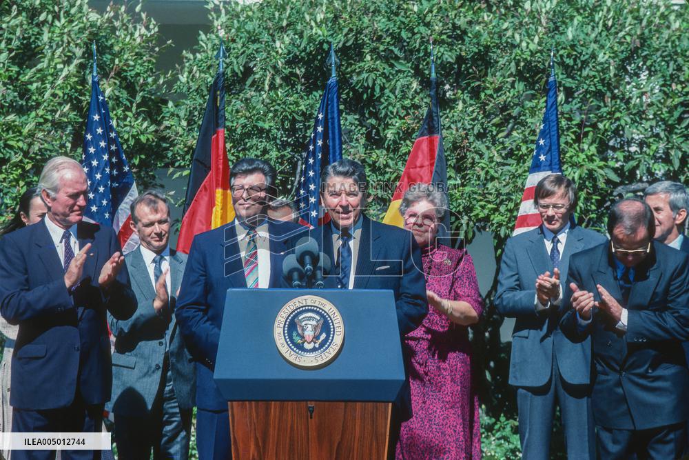 Reagan Signs Proclamation 5719 Honoring German-American Day 1987