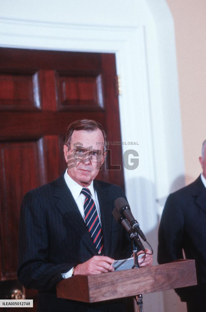 US President George HW Bush signs a Executive Order on Ethics Reform