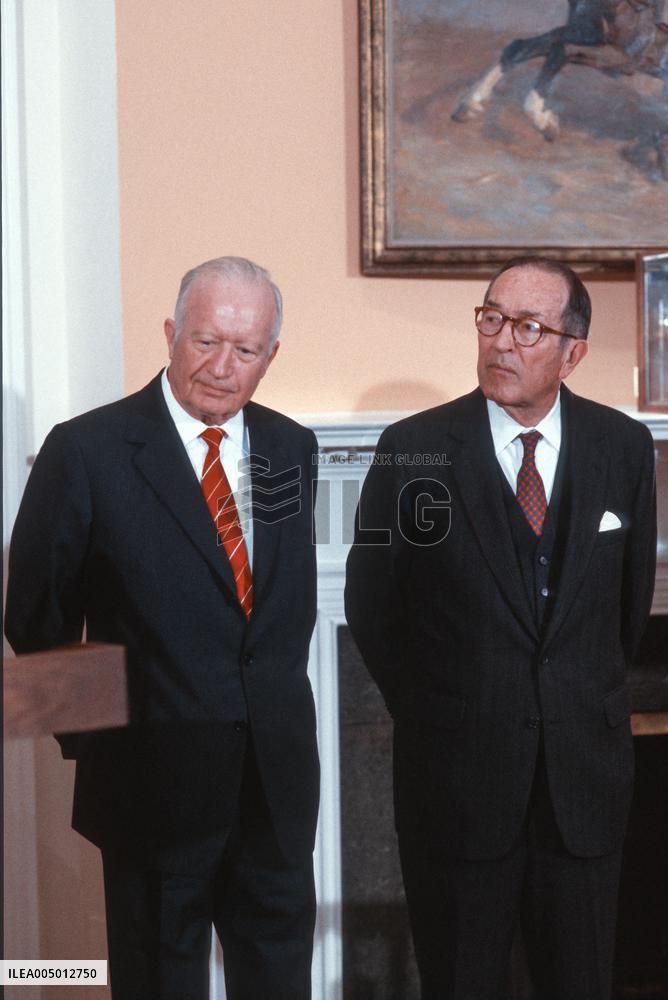 US President George HW Bush signs a Executive Order on Ethics Reform