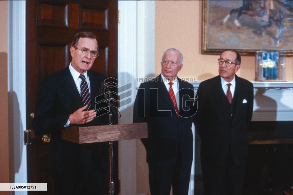 US President George HW Bush signs a Executive Order on Ethics Reform