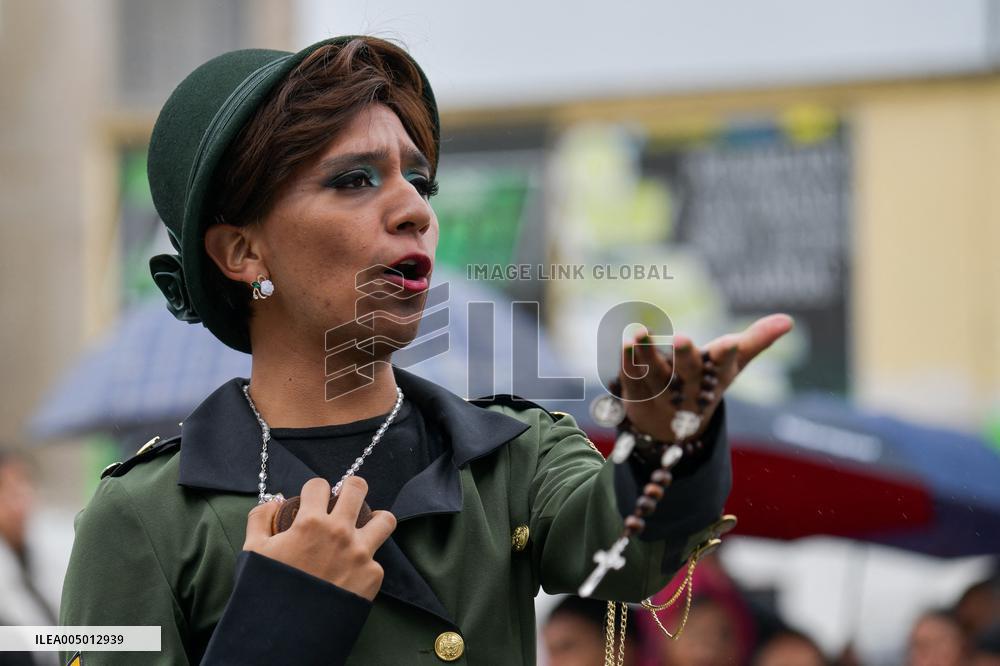 End of the year 'Desfile de Viudas' at the Multicolor Border Carnival in Ipiales, Colombia