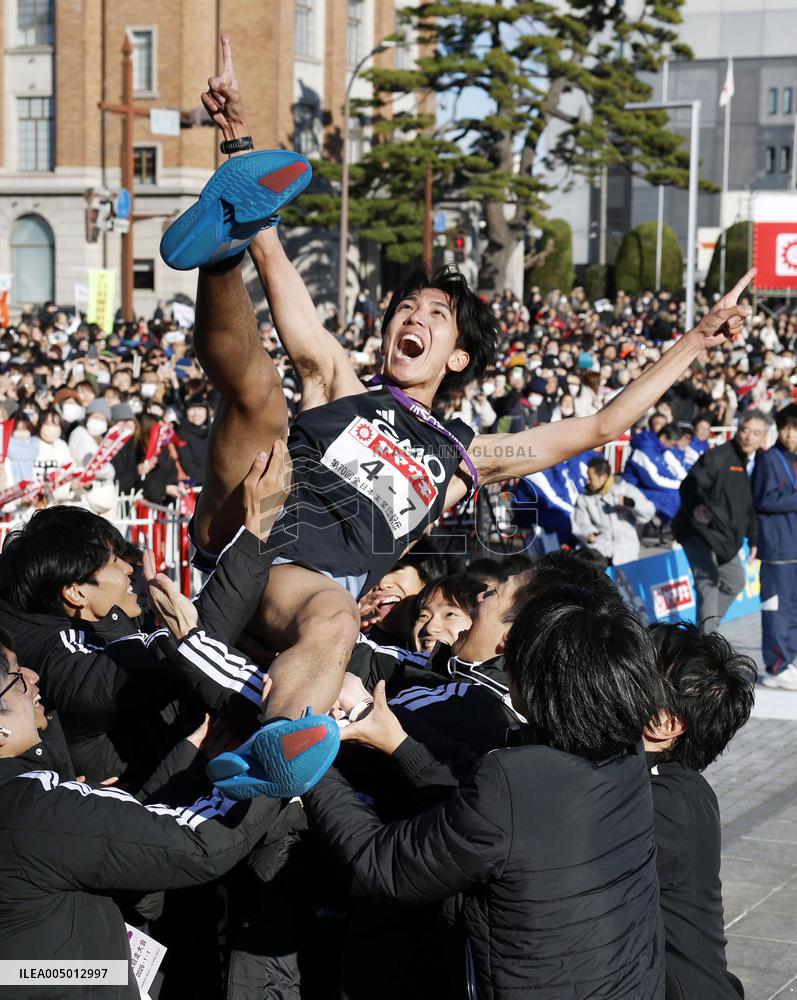 GMO Internet Group wins national corporate ekiden in Japan