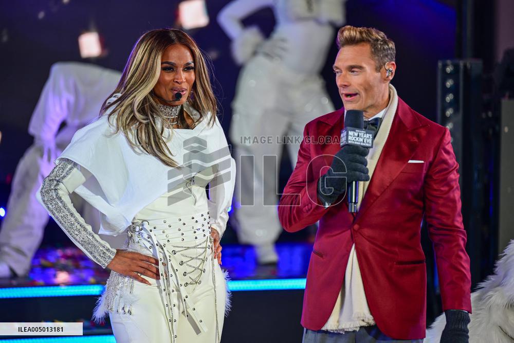 2025 New Years Eve in Times Square