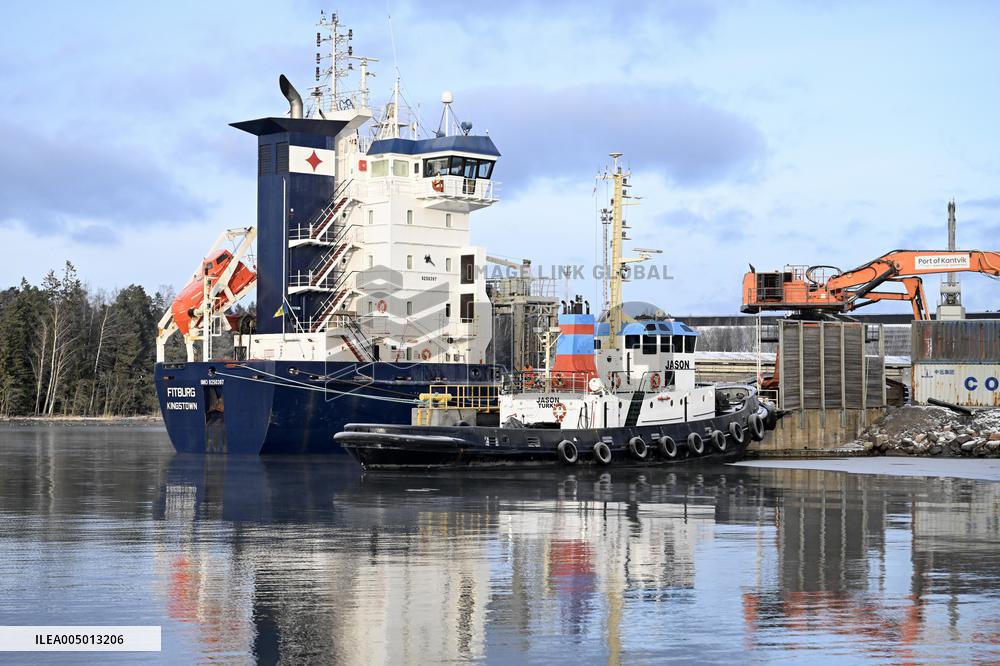 Finnish authorities seize vessel following sea cable disruption