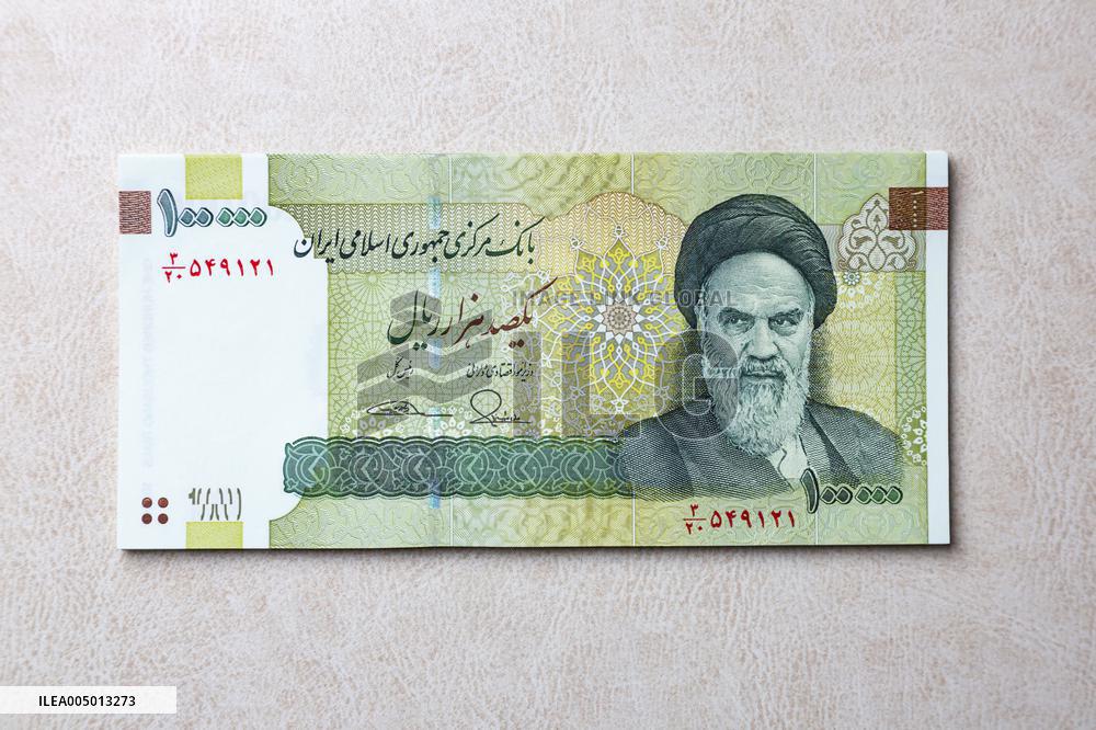 Illustration - Iranian Rial vs US Dollar A Currency in Crisis