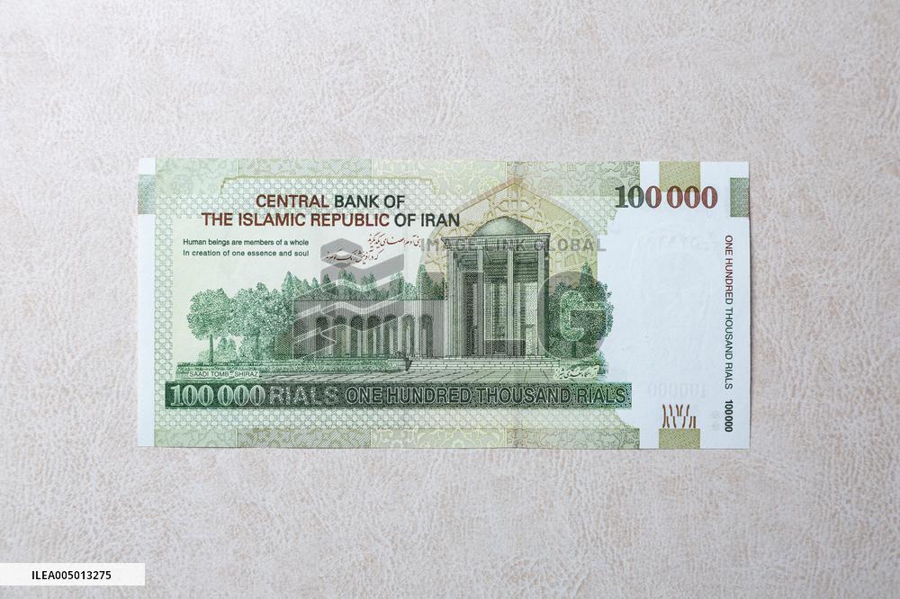 Illustration - Iranian Rial vs US Dollar A Currency in Crisis