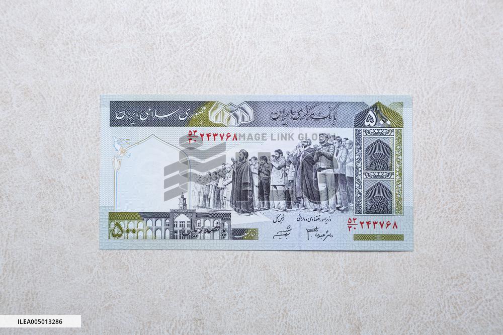 Illustration - Iranian Rial vs US Dollar A Currency in Crisis
