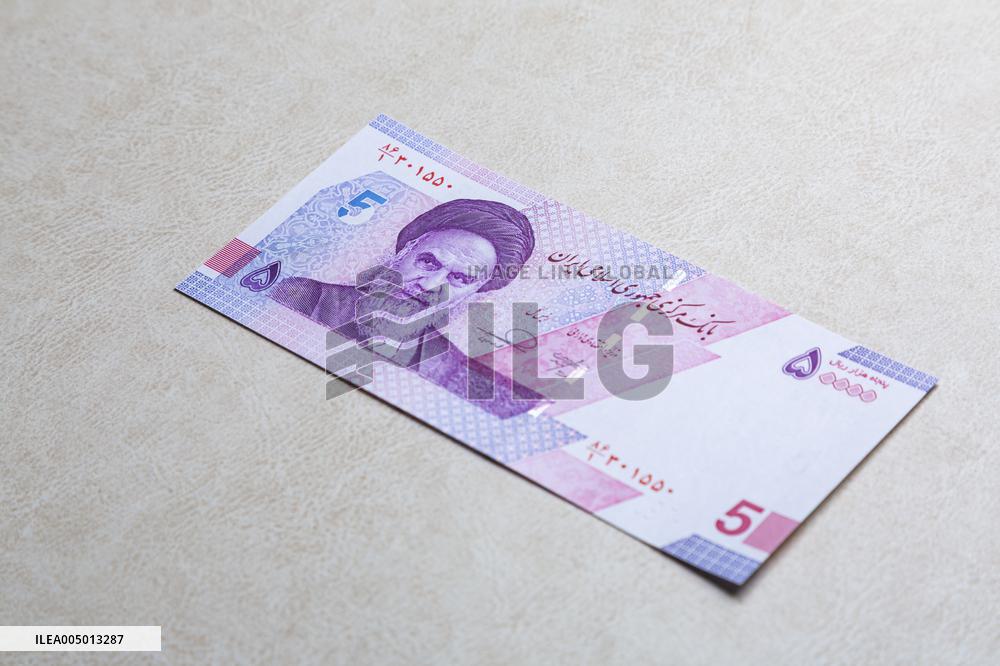 Illustration - Iranian Rial vs US Dollar A Currency in Crisis