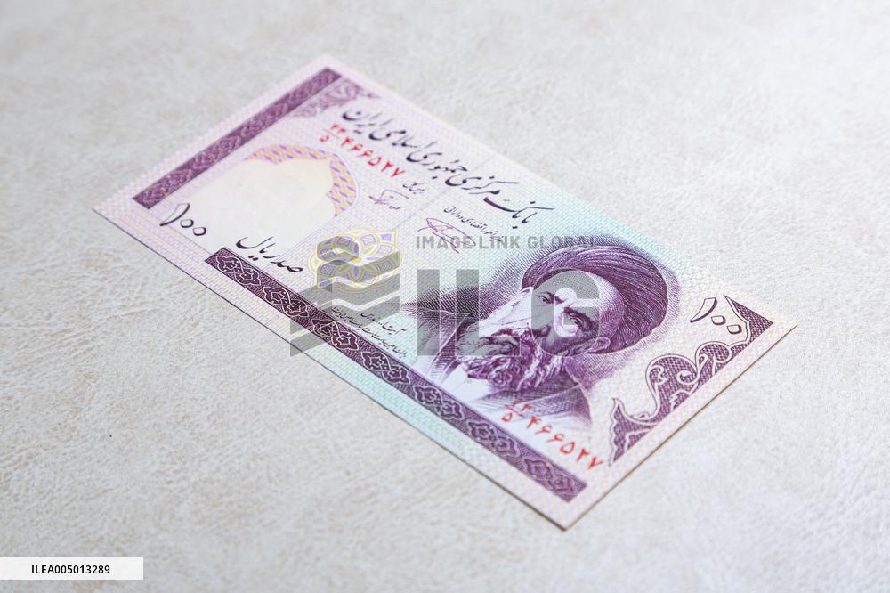 Illustration - Iranian Rial vs US Dollar A Currency in Crisis