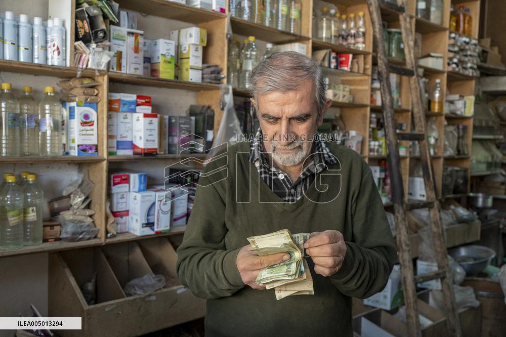 Illustration - Iranian Rial vs US Dollar A Currency in Crisis