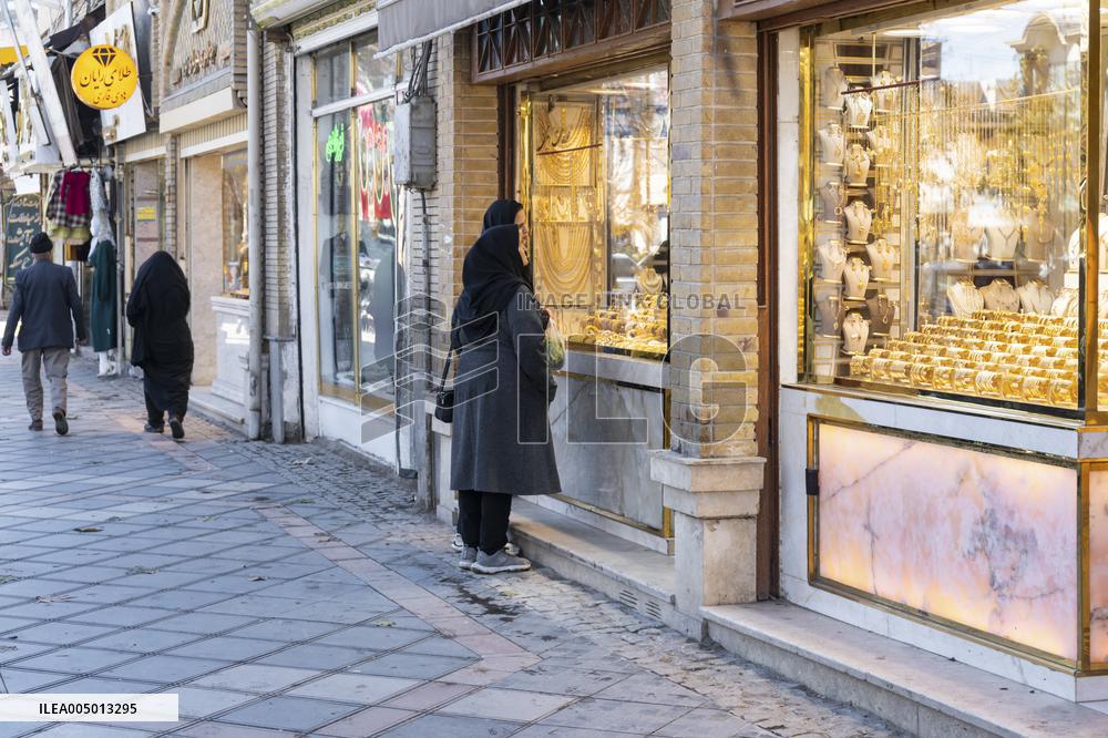 Illustration - Iranian Rial vs US Dollar A Currency in Crisis