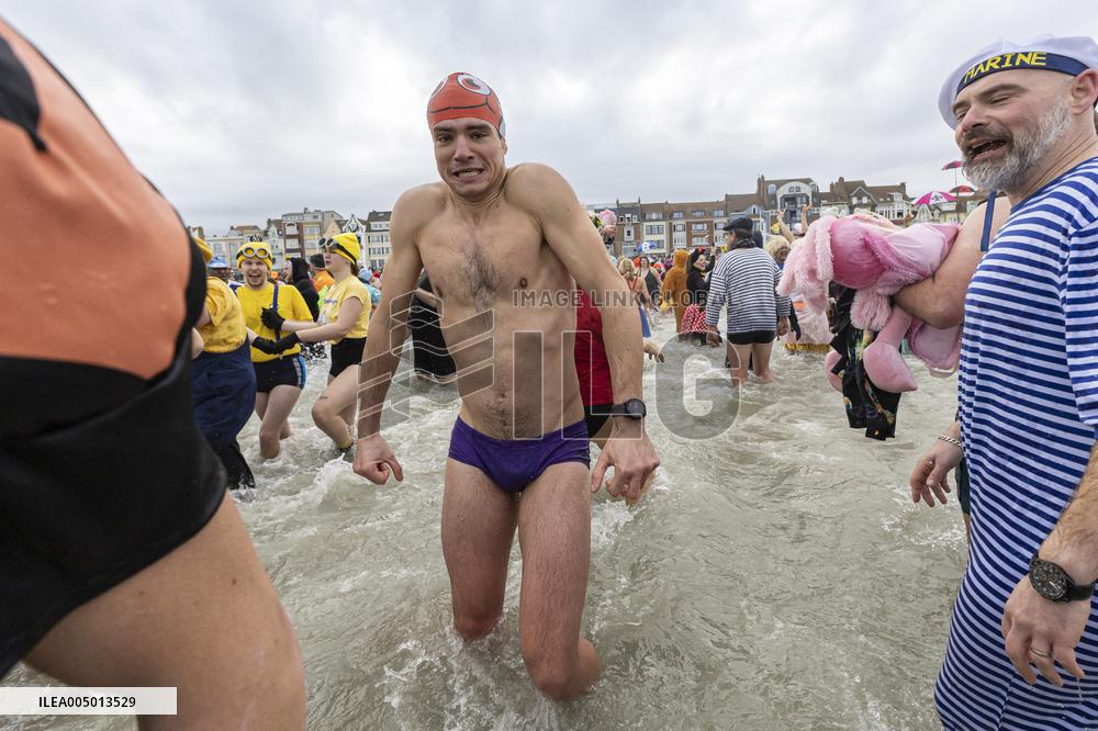 Bain des Givres At New Years Day Swim - Dunkirk