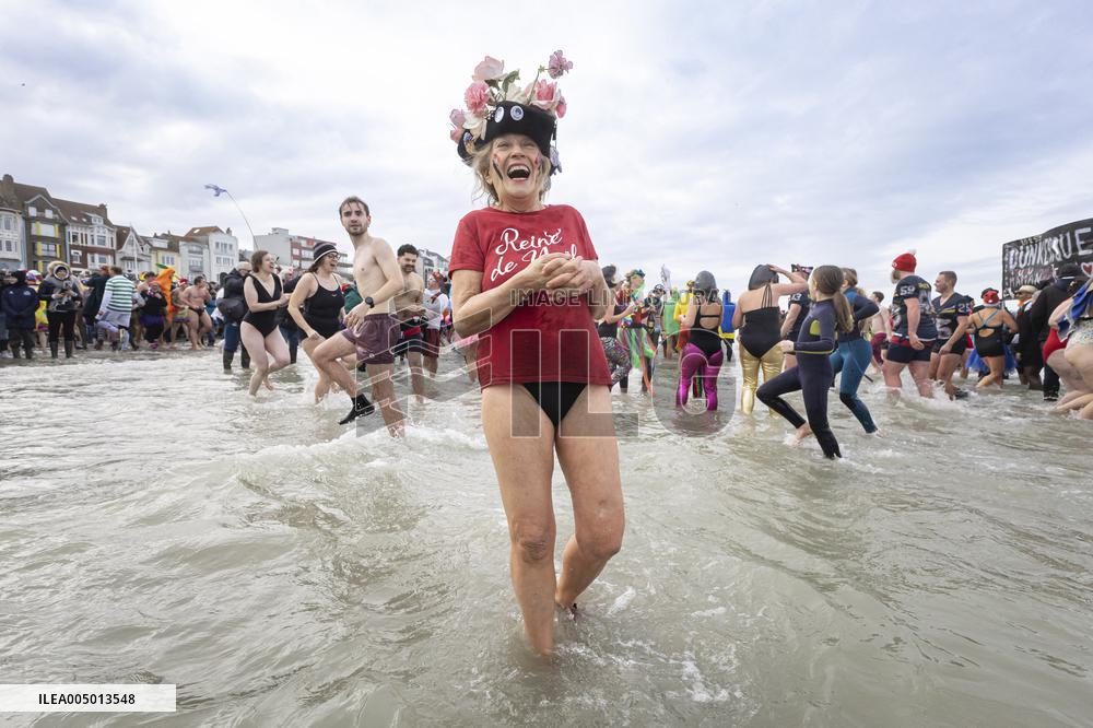 Bain des Givres At New Years Day Swim - Dunkirk