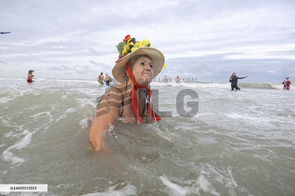 Bain des Givres At New Years Day Swim - Dunkirk