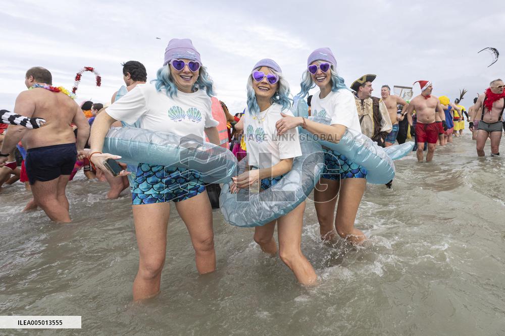Bain des Givres At New Years Day Swim - Dunkirk
