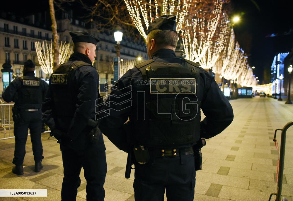 Security Measures At Arc de Triomphe New Year Show - Paris