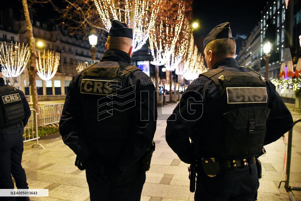 Security Measures At Arc de Triomphe New Year Show - Paris
