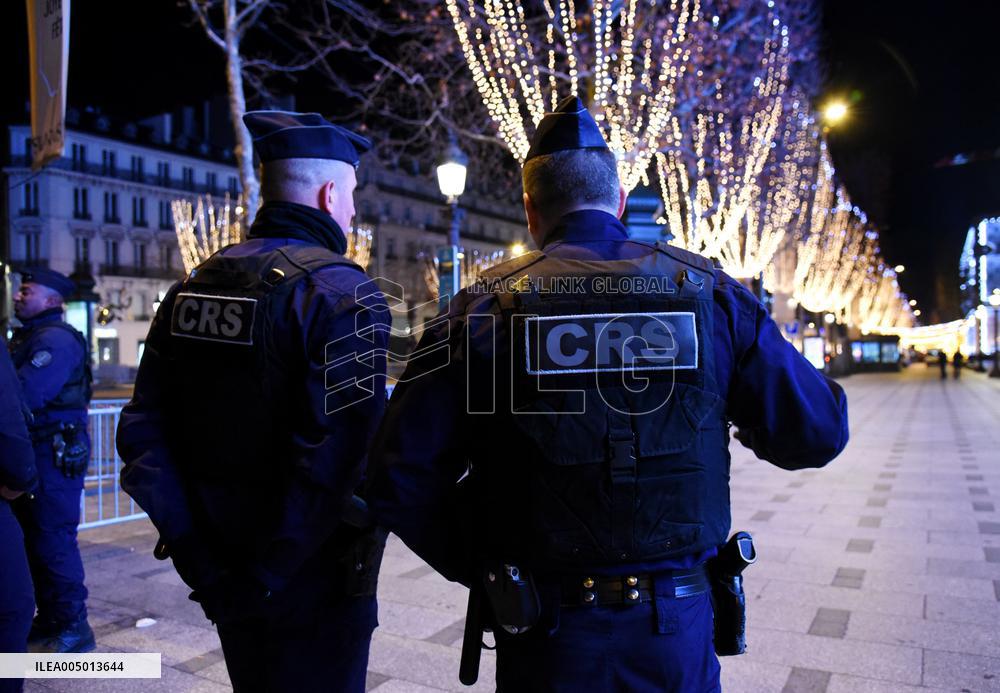 Security Measures At Arc de Triomphe New Year Show - Paris