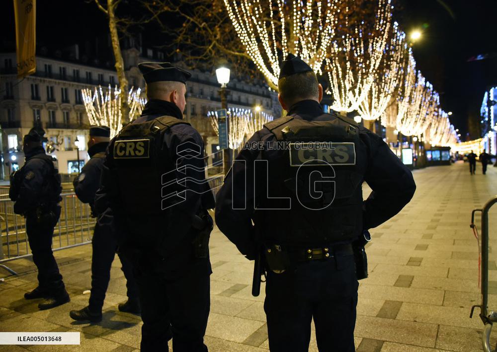 Security Measures At Arc de Triomphe New Year Show - Paris