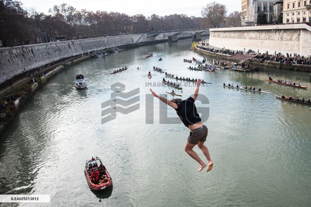 Traditional Dive Into The Tiber River - Rome