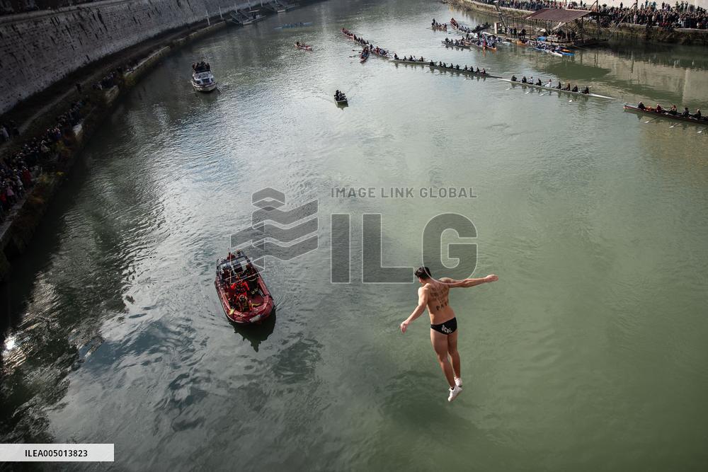 Traditional Dive Into The Tiber River - Rome