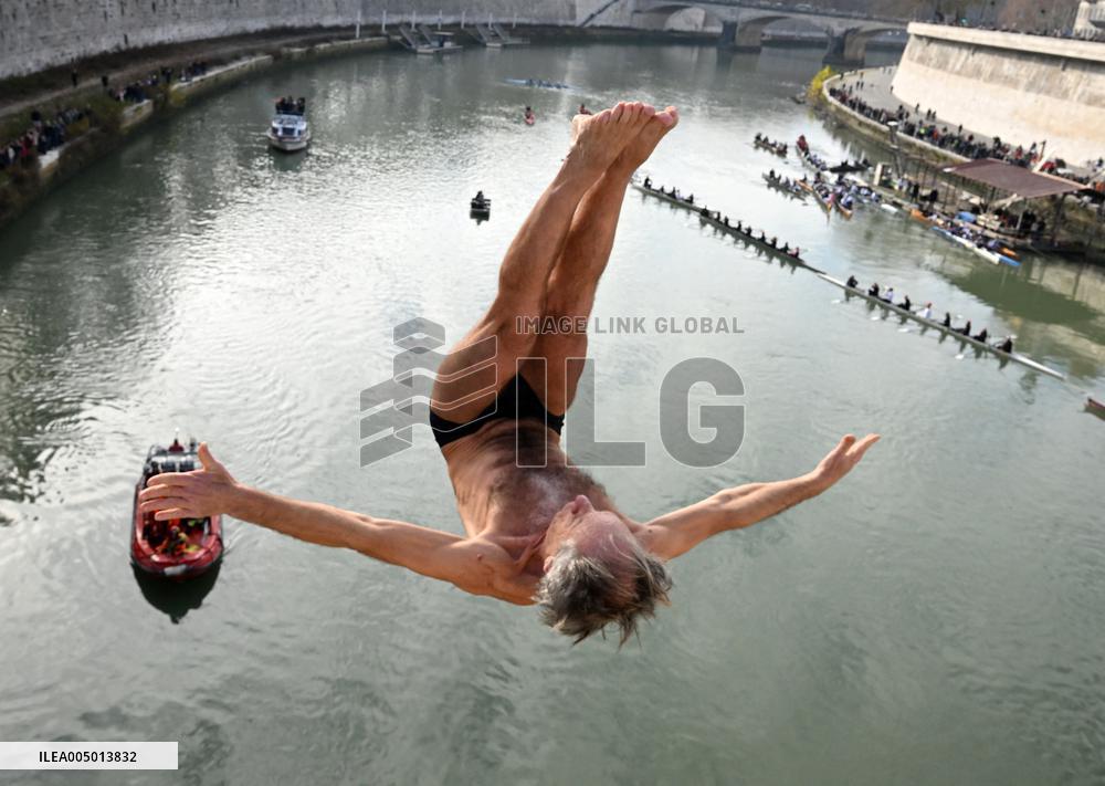 Traditional Dive Into The Tiber River - Rome